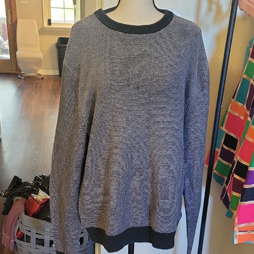 CHAPS Navyblue and Gray Sweater